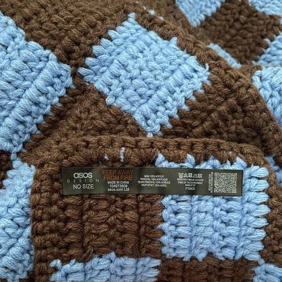 ASOS Design Crochet Knit Checkerboard Scarf in Blue and Brown - Picture 7 of 7